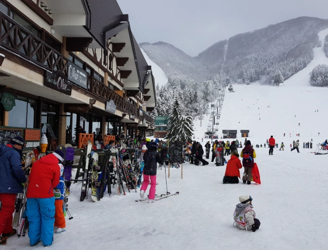 ski resort hiring no experience
