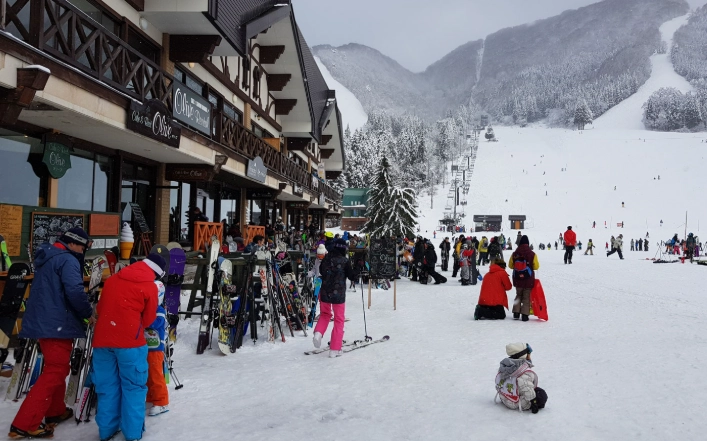 Winter seasonal jobs pay Winter seasonal jobs pay
