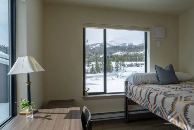 ski resort jobs with housing