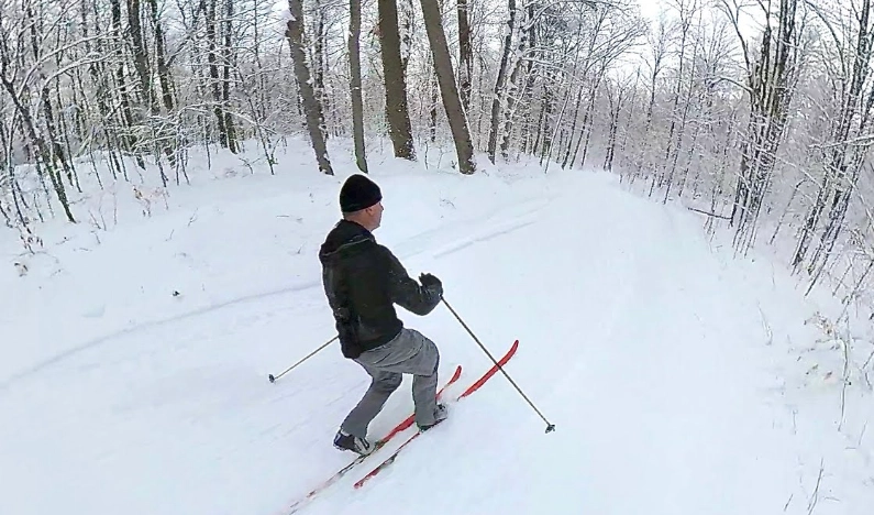 cross country skiing vs telemark