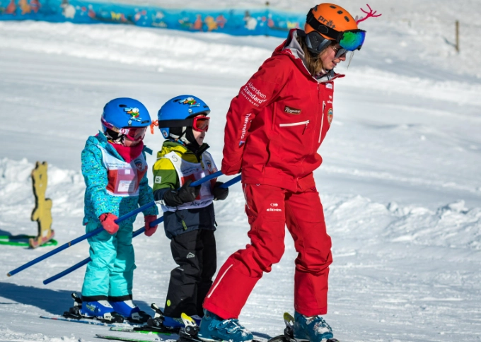 beginner ski lessons for children