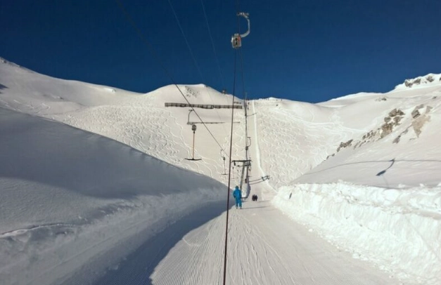 T-bar ski lift T-bar ski lift