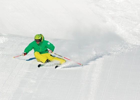 carving turns skiing