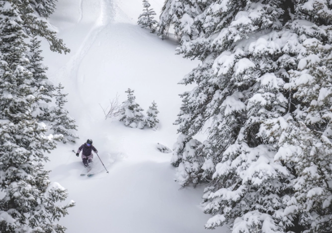 how to stay hydrated skiing