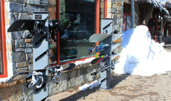 how to lock skis