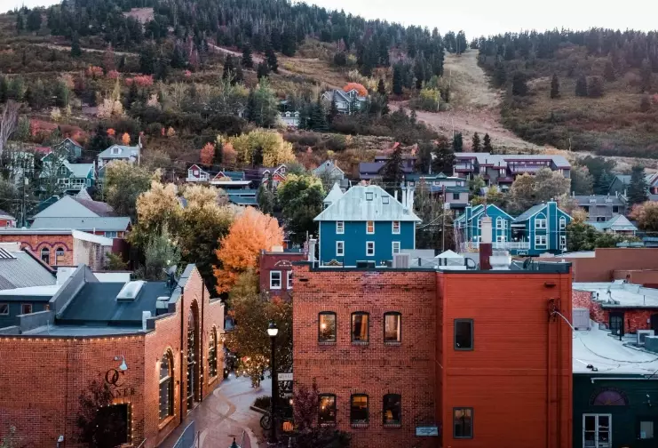 ski towns near Denver