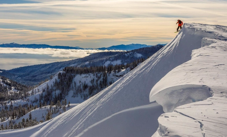 Palisades Tahoe hours