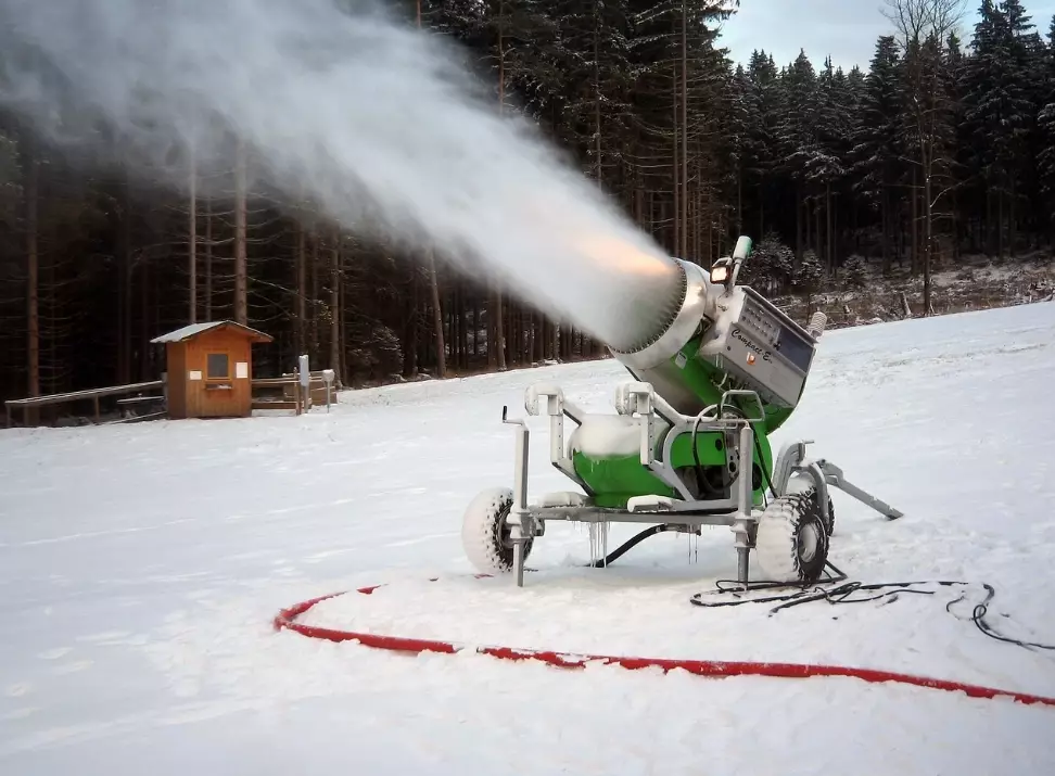 artificial snow machine artificial snow machine