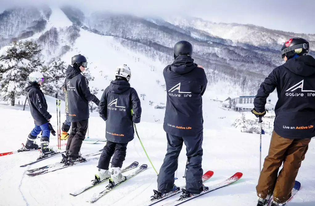 how to get a ski resort job