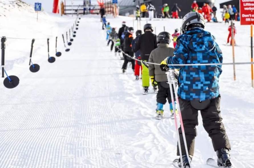 chairlift vs gondola chairlift vs gondola